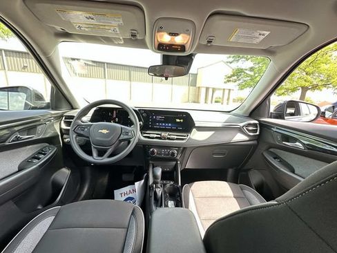 Used 2025 Chevrolet TrailBlazer LT FWD image 13