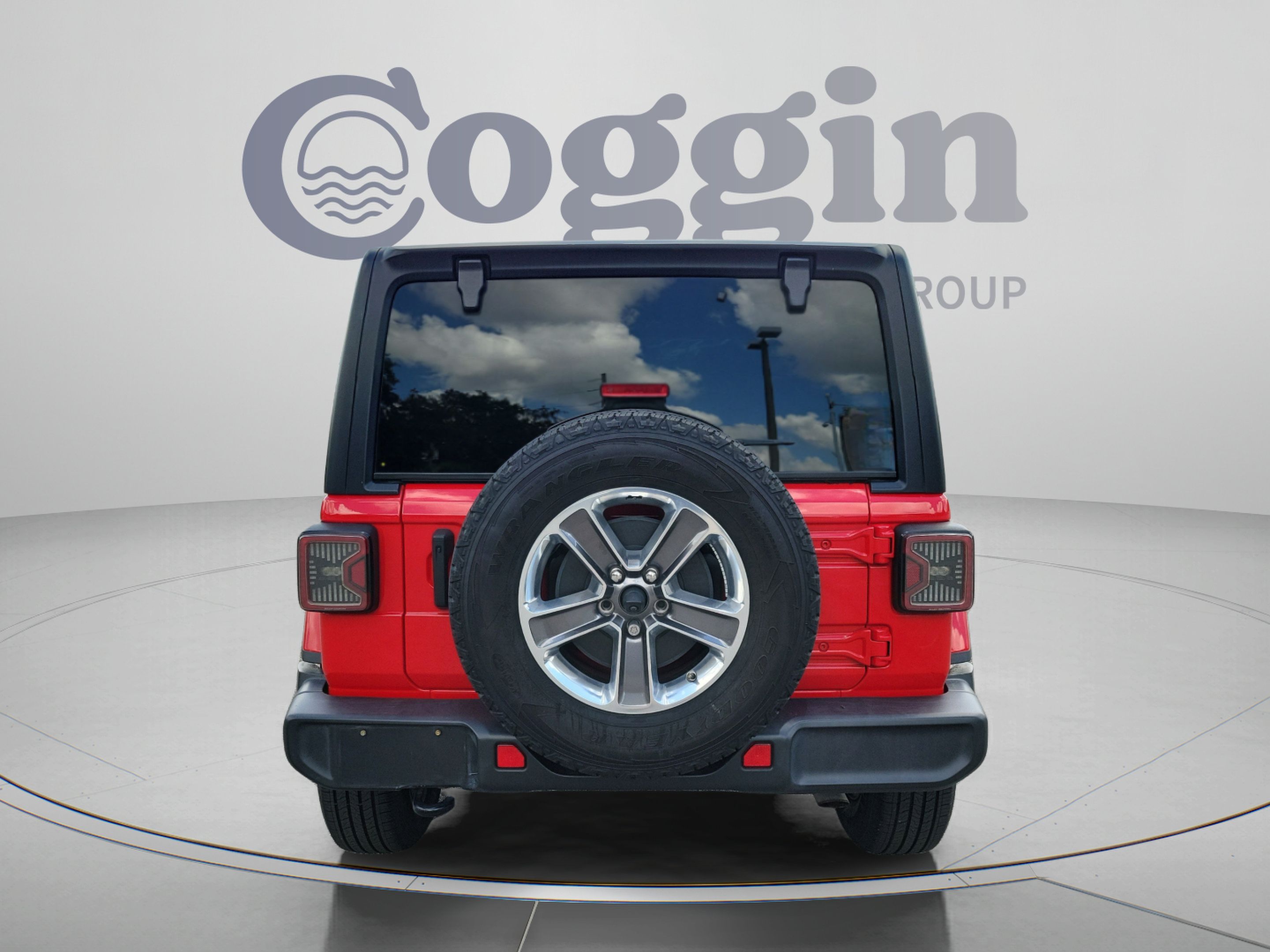 Used 2022 Jeep Wrangler Unlimited Sahara w/ Cold Weather Group AWD/4WD image 3