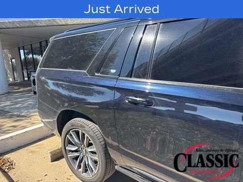 Used 2023 Cadillac Escalade ESV Sport w/ Touring Package image 11
