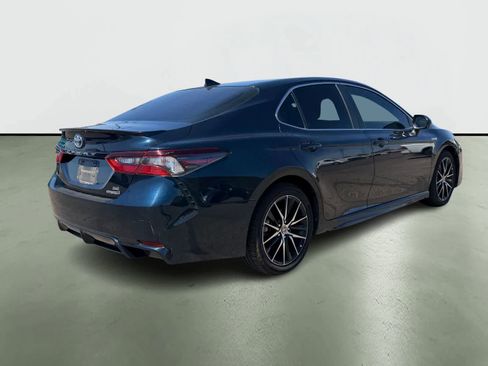 Used 2021 Toyota Camry SE image 5