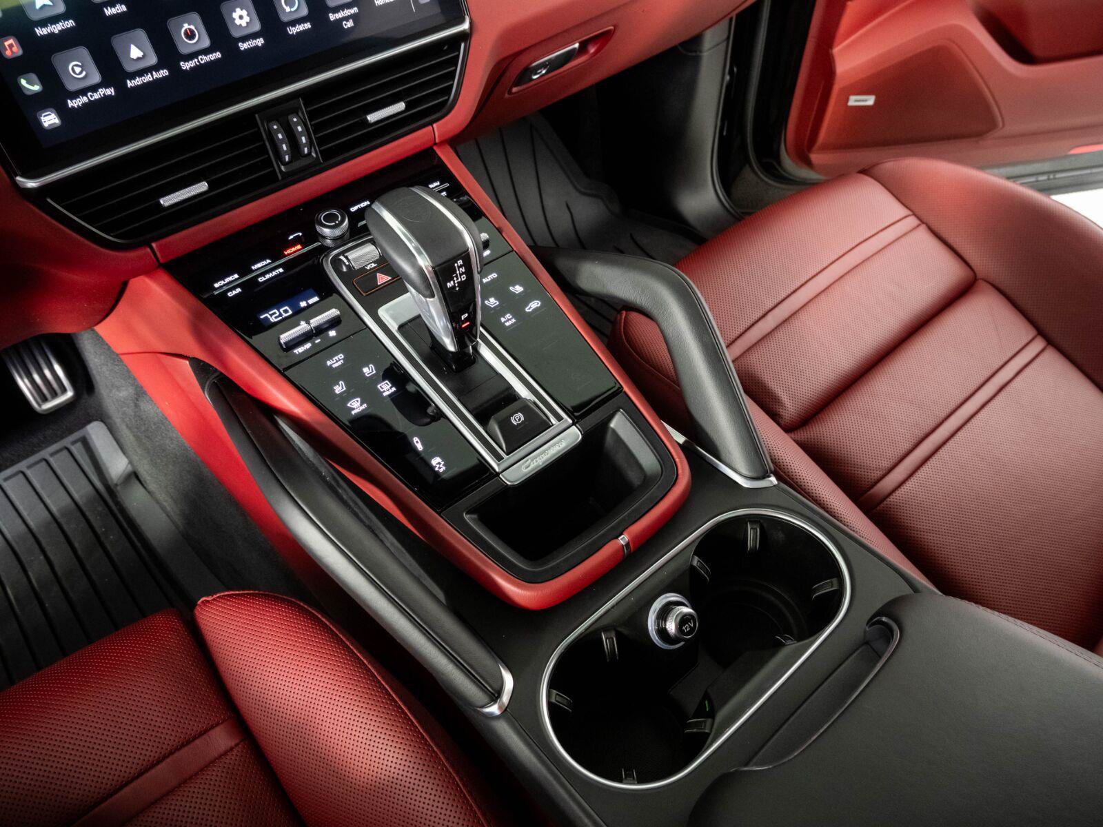 Certified 2023 Porsche Cayenne Turbo AWD/4WD image 18