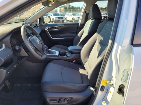 Used 2020 Toyota RAV4 XLE w/ Convenience Package image 10