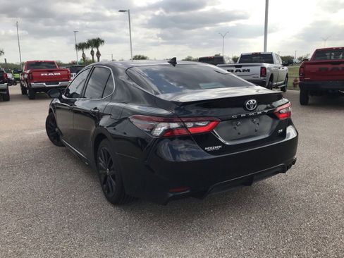 Used 2022 Toyota Camry SE image 5