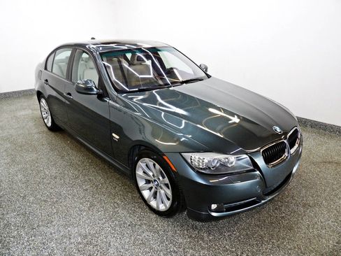 Used 2010 BMW 328i xDrive Sedan AWD/4WD image 3