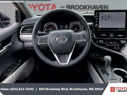 Used 2024 Toyota Camry XLE w/ Cold Weather Package FWD image 5