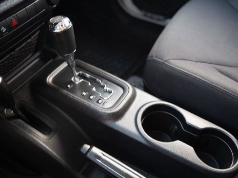 Used 2016 Jeep Wrangler Unlimited Sport image 14