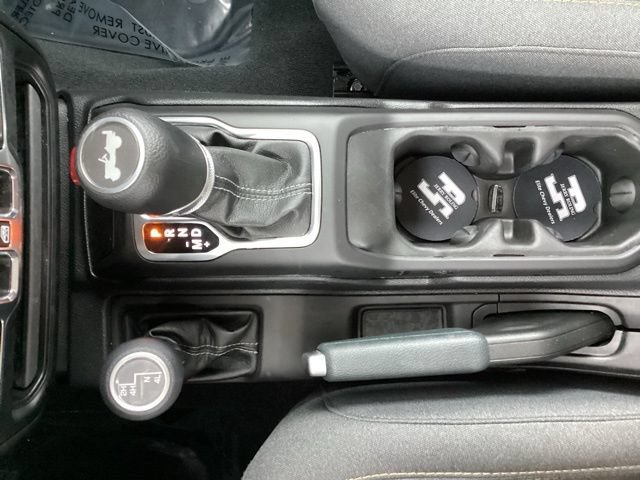 Used 2024 Jeep Wrangler Unlimited Sahara AWD/4WD image 18