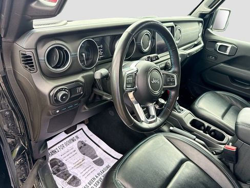 Used 2023 Jeep Wrangler Unlimited Rubicon 4xe w/ Cold Weather Group AWD/4WD image 10