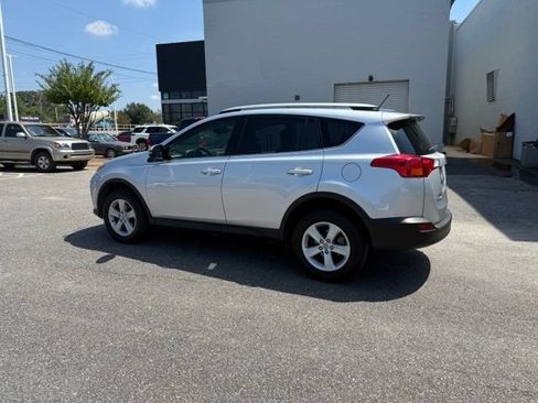 Used 2013 Toyota RAV4 XLE FWD image 4