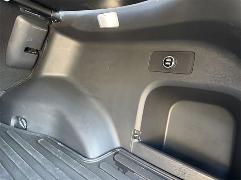 Used 2023 Toyota RAV4 XLE Premium image 11