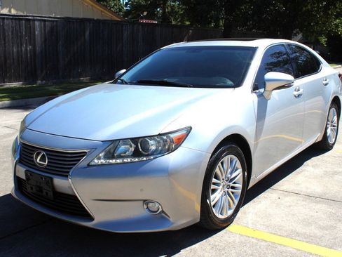 Used 2014 Lexus ES 350 w/ Luxury Package FWD image 4