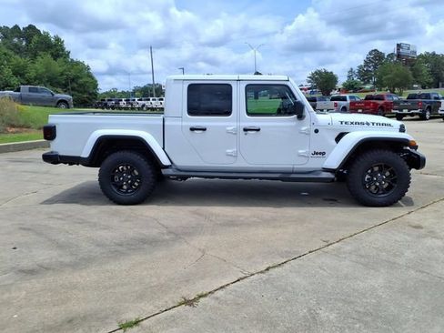 New 2026 Jeep Gladiator Sport AWD/4WD image 2