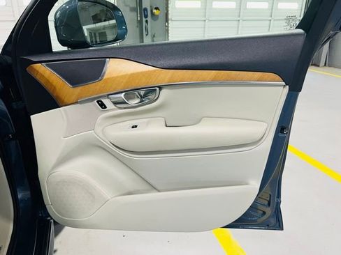Used 2021 Volvo XC90 T6 Momentum w/ Climate Package AWD/4WD image 39