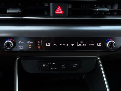 Used 2026 Kia Carnival FWD image 31
