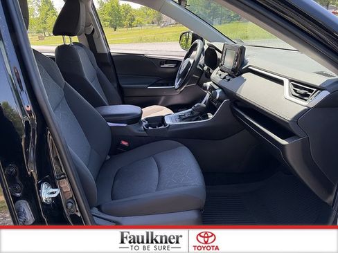 Used 2021 Toyota RAV4 XLE w/ XLE Grade Weather Package AWD/4WD image 28