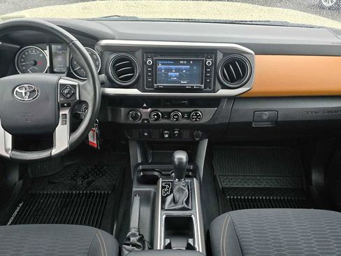 Certified 2018 Toyota Tacoma SR5 AWD/4WD image 20