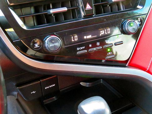 Used 2022 Toyota Camry XSE w/ Carpet Mat Package (TMS) image 24