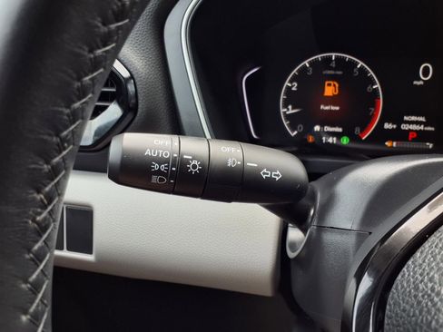 Used 2025 Honda Pilot EX-L image 18