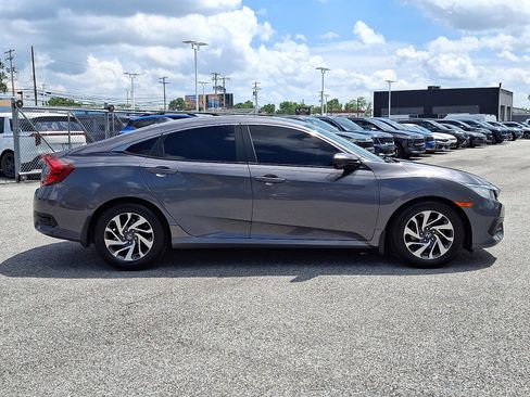 Used 2018 Honda Civic EX image 4