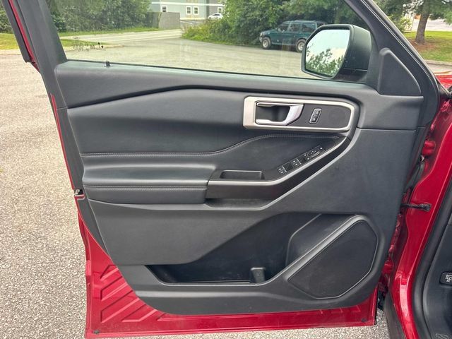 Used 2020 Ford Explorer XLT w/ Equipment Group 202A AWD/4WD image 27