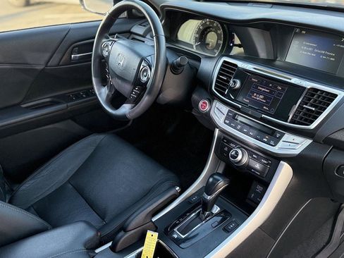 Used 2015 Honda Accord Touring image 36