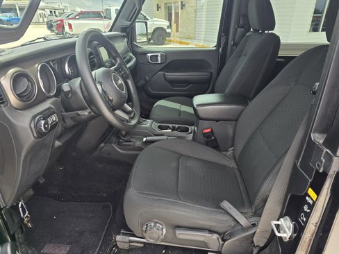 Used 2020 Jeep Wrangler Sport image 11