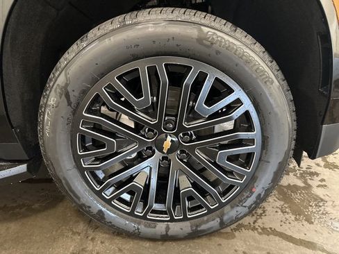 New 2025 Chevrolet Suburban LT w/ Comfort Package image 41