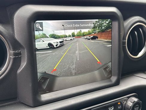 Used 2022 Jeep Gladiator Overland w/ Popular Equipment Package AWD/4WD image 6