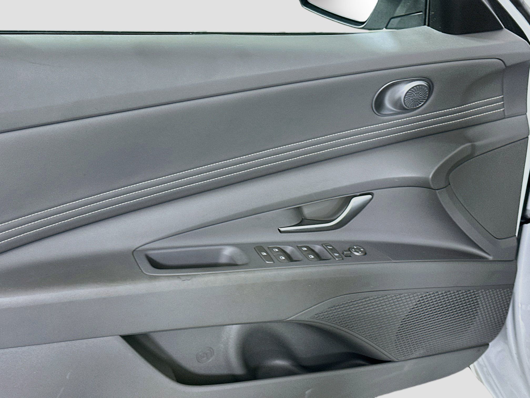 Used 2025 Hyundai Elantra SEL FWD image 15