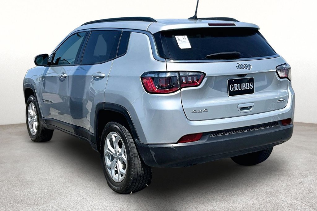 Used 2024 Jeep Compass Latitude AWD/4WD image 14
