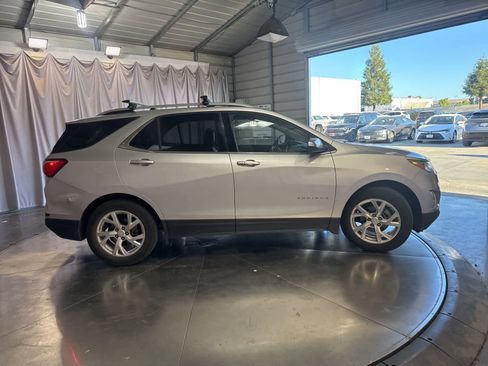 Used 2018 Chevrolet Equinox Premier image 4