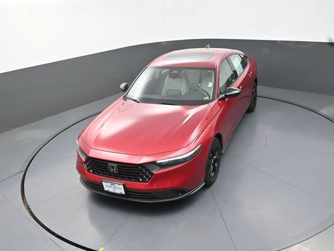 Used 2025 Honda Accord SE image 16