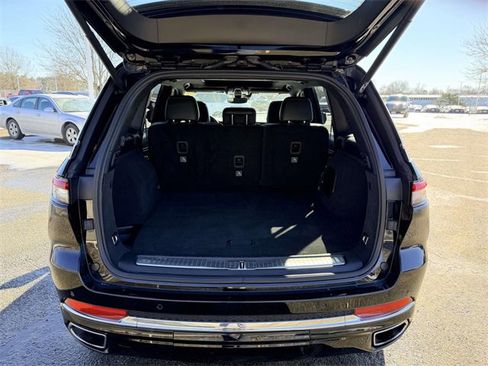 Used 2023 Jeep Grand Cherokee Overland image 12