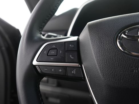 Used 2025 Toyota Highlander XSE AWD/4WD image 28