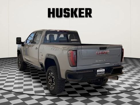 Used 2024 GMC Sierra 2500 AT4X image 5