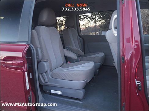 Used 2012 Kia Sedona LX image 11