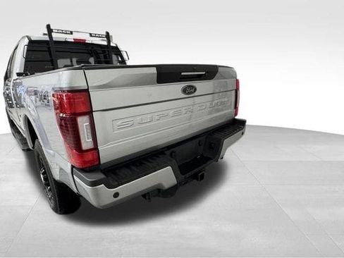 Used 2022 Ford F250 Lariat w/ Black Appearance Package image 5