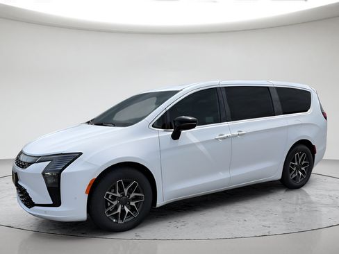 New 2027 Chrysler Pacifica Limited FWD image 7