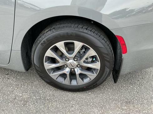 Used 2023 Chrysler Pacifica Pinnacle FWD image 20