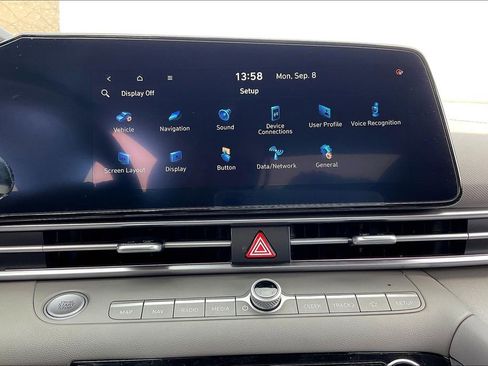 Used 2024 Hyundai Elantra SEL image 24