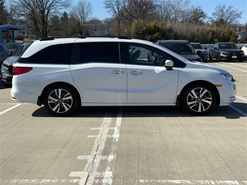 Used 2023 Honda Odyssey Touring image 2