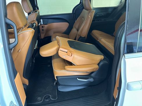 Certified 2021 Chrysler Pacifica Pinnacle image 41