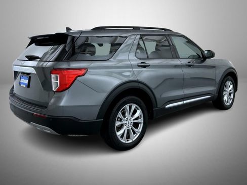 Used 2024 Ford Explorer XLT w/ Equipment Group 202A AWD/4WD image 5
