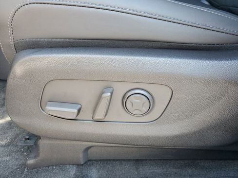 New 2026 Kia Carnival EX FWD image 17