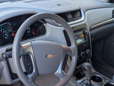 Used 2017 Chevrolet Traverse LT w/ Style and Technology Package image 17