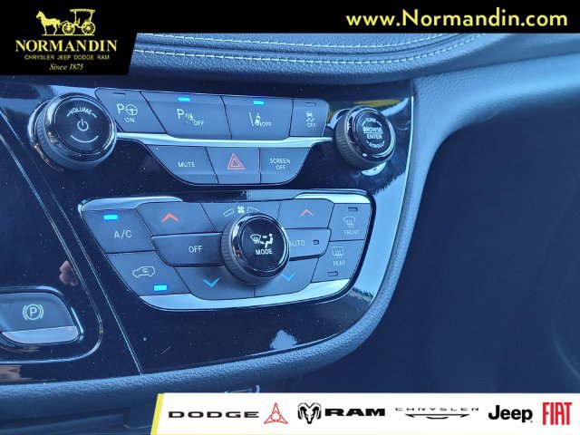 Used 2024 Chrysler Pacifica Limited FWD image 11