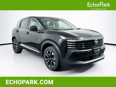 Used 2025 Nissan Kicks SV AWD/4WD image 1