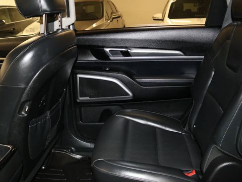 Used 2020 Kia Telluride S FWD image 76