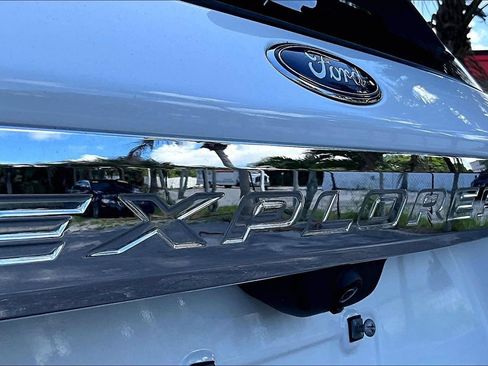 Used 2022 Ford Explorer XLT w/ Class IV Trailer Tow Package AWD/4WD image 24