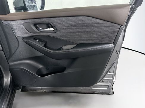 Used 2023 Nissan Rogue SV image 30